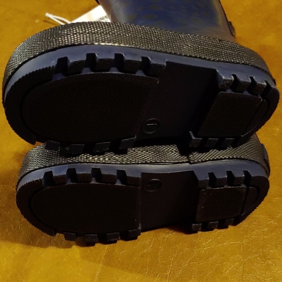 NWT and NIB Carter rainboots - Picture 3 of 3